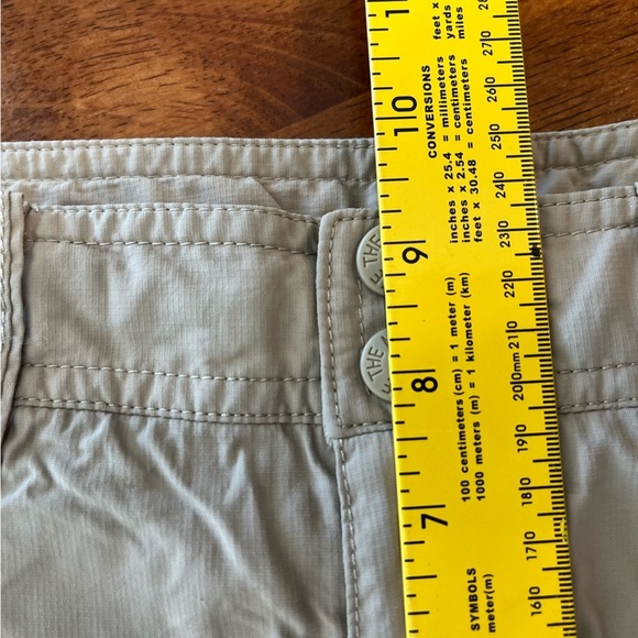 The North Face women’s size 12 long tan nylon shorts - Picture 7 of 9